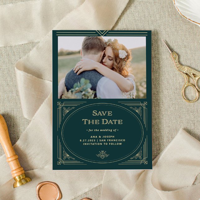 Reserva La Fecha Moderno Deco | Foto Verde Esmeralda y Champán (An elegant, art deco style wedding photo save the date card, in emerald green and champagne)