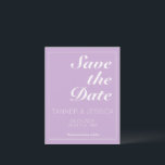 Reserva La Fecha Moderno Minimalista suave morado y blanco<br><div class="desc">Boda moderna,  minimalista y a la moda Save the Date presenta un suave fondo púrpura pastel (la selección de color Pantone 2022 "Orchid Bloom") con bloques de texto de personalizable blanco en fuentes modernas</div>