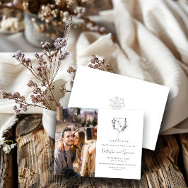 Reserva La Fecha Monograma de Escudo floral formal en blanco y negr