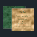 Reserva La Fecha Monograma moderno de boda Green Gold<br><div class="desc">Monogramas de hermosa novia y novio en la parte superior de esta hermosa tarjeta de Save the Date de boda.  Fondo de oro falso con fuente verde para coordinar con la parte posterior verde desgastada de esta elegante invitación.  Absolutamente impresionante.</div>