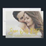 Reserva La Fecha Mustard Rustic Calligraphy Save Our Date Card<br><div class="desc">Rústico salva el anuncio de fecha con pincel amarillo mostaza caligrafía moderna y patrón de puntos. Hay artículos similares y otros colores disponibles.</div>