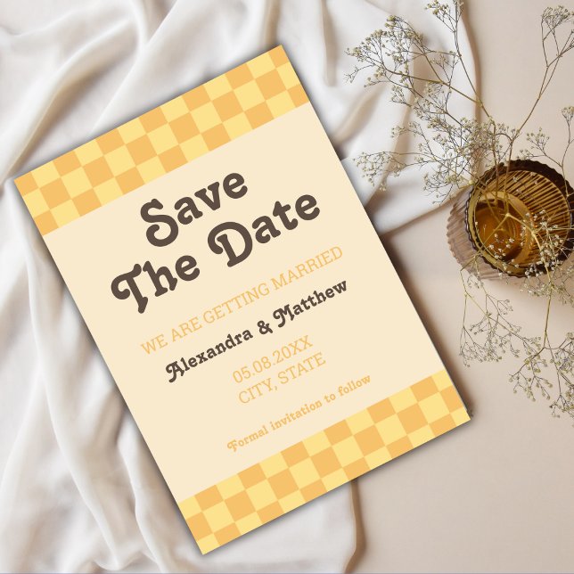 Reserva La Fecha Naranja amarillo retro Groovy controlado (retro save the date card groovy checkers yellow orange)