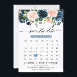 Reserva La Fecha Navy Blue Rubor Rosa Botánico Save the Date<br><div class="desc">Haga clic en el enlace "Haga clic para más personalizares" para mover el corazón a la fecha que necesite. Hermoso calendario de boho floral, excepto la fecha, cuenta con gráficos florales de acuarela pintados a mano / rosas en ricos tonos azul marino y rosa/melocotón y tipografía encantadora estilo letras a...</div>