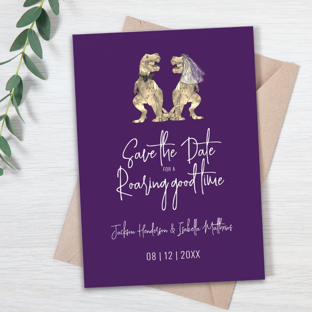 Reserva La Fecha Novia divertida de dinosaurios y Boda Groom (Dinosaur theme wedding save the date invitation T-Rex bride and groom purple dino Jurassic wedding)