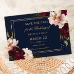 Reserva La Fecha Oscuro Moody Burgundy Rubor Navy Boda Floral Azul<br><div class="desc">Personalice esta elegante boda, ahorre la fecha fácil y rápidamente. Simplemente haga clic en el botón Editar usando herramientas de diseño para editar el texto, cambiar estilos de fuente y colores de fuente. Con hermosas toronjas realistas, peonías onduladas y flores de anémona azul marino contra un fondo azul marino oscuro....</div>