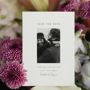Reserva La Fecha Pareja de novios minimalista foto blanca boda
