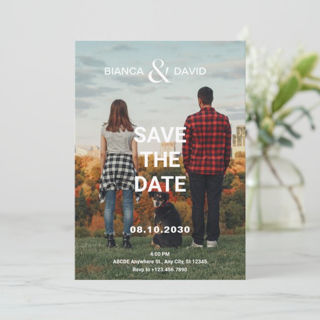 Reserva La Fecha Pareja y mascota foto moderna de boda  (Anverso de pie)