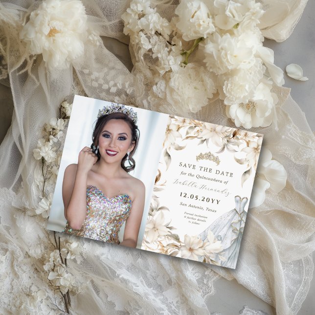 Reserva La Fecha Plata dorada blanca Florals Vestido Quinceañera (This elegant white and gold quince invitation is perfect for a chic, sophisticated look.)