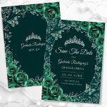 Reserva La Fecha Quinceanera de plata verde esmeralda<br><div class="desc">Celebración Quinceanera verde esmeralda y plata. Tarjeta Save The Date. Características,  letra de guión,  mariposas,  rosas de acuarela y tiara. Perfecto para una elegante celebración de glam al estilo de la princesa. Personaliza con tus propios detalles. Invitaciones Zazzle impresas o una plantilla imprimible digital de descarga instantánea.</div>