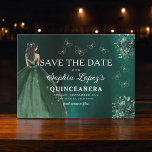 Reserva La Fecha Quinceanera del oro verde esmeralda<br><div class="desc">Anuncie su día especial con una encantadora Princesa Verde Esmeralda Quinceañera Guardar la invitación de la fecha. Con una paleta de colores verde esmeralda y detalles elegantes, esta invitación marca el tono para una celebración real. Adornado con delicados acentos para una princesa, captura perfectamente la magia de tu próxima quinceañera....</div>