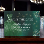 Reserva La Fecha Quinceanera del oro verde esmeralda<br><div class="desc">Anuncie su día especial con una encantadora Princesa Verde Esmeralda Quinceañera Guardar la invitación de la fecha. Con una paleta de colores verde esmeralda y detalles elegantes, esta invitación marca el tono para una celebración real. Adornado con delicados acentos para una princesa, captura perfectamente la magia de tu próxima quinceañera....</div>