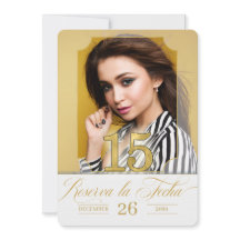 Quinceañera española salva la fecha en cascos dora