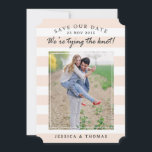 Reserva La Fecha Rayas rosadas y blancas modernas | Foto Guardar la<br><div class="desc">Rayas rosadas y blancas modernas | Foto Guardar Las Tarjetas De Fecha</div>