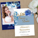 Reserva La Fecha Rosa azul real y hoja de oro Quinceanera Foto<br><div class="desc">Foto Save the Date for quinceanera o cualquier otra ocasión especial. Elegante diseño floral con flores de color rosa y hojas en tonos azules y dorados. Diseño de moda moderna para su próxima celebración de 15 y 15 años. Por favor, navegue por mi colección de Rosas y hojas de oro...</div>