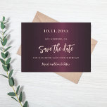 Reserva La Fecha Rosa de oro de Borgoña<br><div class="desc">Un moderno y elegante Save the Date para una fiesta de cumpleaños número 50. Un fondo degradado de color burdeos. Personaliza y agrega fecha,  lugar,  nombre y edad. Texto de color oro Rosa.</div>