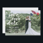 Reserva La Fecha Rubor Burdeos Azul Marino Floral Elegante Foto<br><div class="desc">Esta tarjeta de "save the date" presenta flores en estilo acuarela en tonos rosados, azul marino y burgundy creando un estilo elegante, campestre y rústico. Los tonos profundos y ricos de burgundy/marsala son perfectos para una boda de otoño o invierno y el rosa añade delicadeza y dulzura al decorado. El...</div>