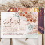 Reserva La Fecha Rústico Boda de Pampas Grass Terracotta<br><div class="desc">Boda de pampas rústica de estilo bohemio Salven la tarjeta Date con terracota de bonito y flores y hierbas naranjas quemadas. Personalizado con su información en la parte delantera y su foto en la parte posterior. Comuníquese conmigo para obtener ayuda con sus personalizaciones o para solicitar productos adicionales de correspondencias...</div>