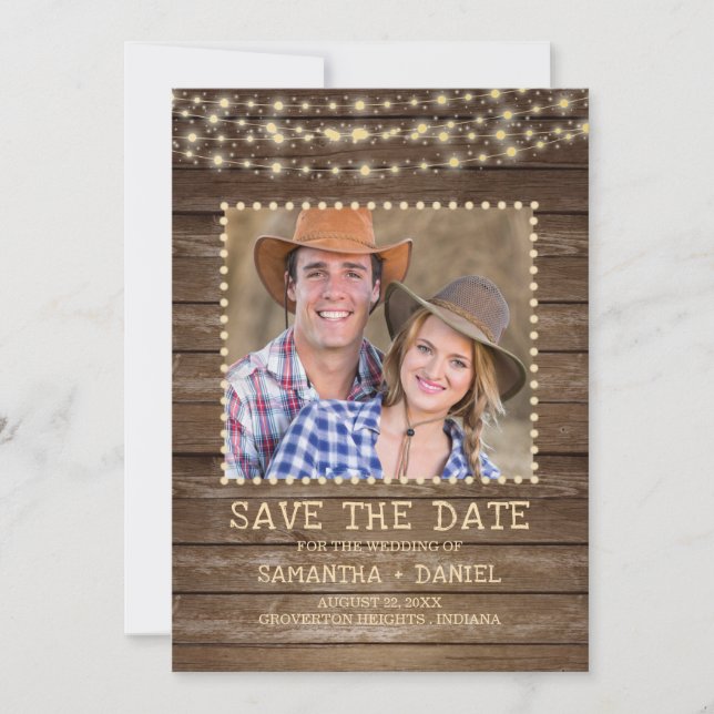 Reserva La Fecha Save the Date Rustic Wood String Lights Photo (Anverso)