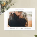 Reserva La Fecha Sencilla y elegante foto moderna Guardar la invita<br><div class="desc">Esta sencilla y elegante boda fotográfica, ahorra la plantilla de la tarjeta plana de fecha, incluye sus nombres, fecha y lugar de boda debajo de su foto. Puede elegir cambiar el tipo de letra, puntuación o color utilizado para varios elementos de texto de este diseño en la parte frontal y/o...</div>