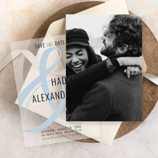 Reserva La Fecha Sencillo Boda subyacente de foto AZUL DUSTY Modern (Simple photo underlay card for modern dusty blue bold ampersand vellum overlay wedding save the date)