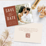 Reserva La Fecha Sencillo y moderno Boho Terracotta Earthy Photo QR<br><div class="desc">Presenta tus próximos nupcias con estilo con nuestra Boho Terracotta Salven la Invitación de la Fecha! Esta enriquecedora y rústica invitación es la forma perfecta de darle un toque a su boda bohemio. El color de la terracota, que recuerda a las puestas de sol cálidas y a la tierra fértil,...</div>