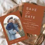 Reserva La Fecha Terracotta Boho salva la foto de fecha Minimalista<br><div class="desc">Boda Boho Terracotta Salven las tarjetas de fecha que tienen una foto en el frente. Las tarjetas Save the Date contienen una moderna tipografía de escritura cursiva con letras a mano que son elegantes,  simples y modernas para usar después de la minimalista celebración del día de la boda.</div>