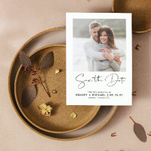 Reserva La Fecha Tipografía minimalista Código QR Foto en blanco y 