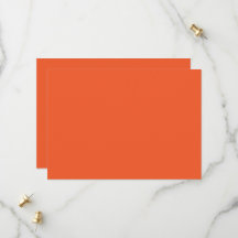 un fondo naranja con un