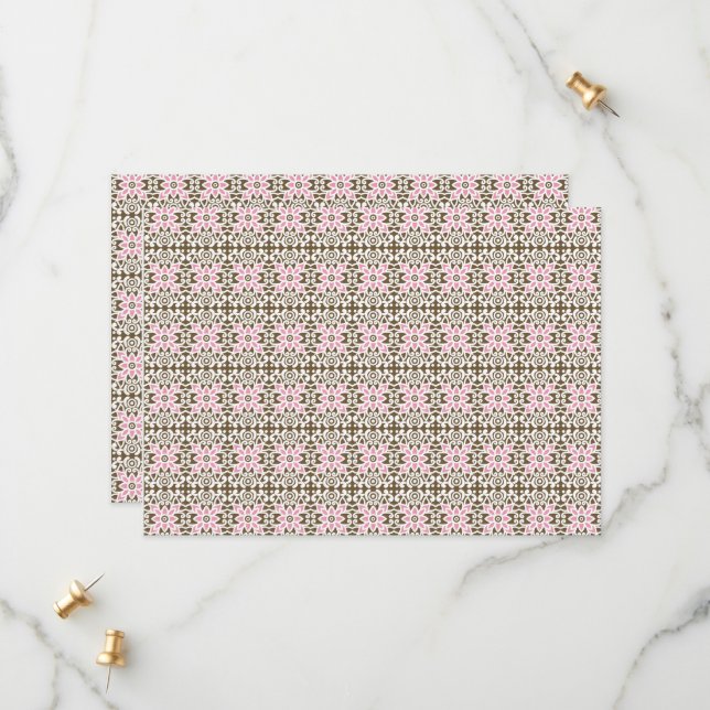 Reserva La Fecha un patrón rosa y marrón sobre un fondo blanco (Anverso/Reverso In Situ)