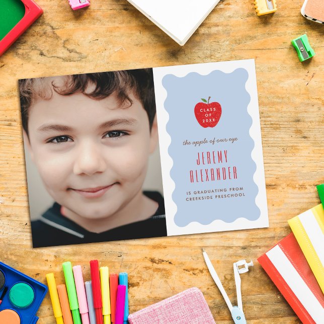 Reserva La Fecha Wavy Apple Preschool Photo Graduation Announcement (Subido por el creador)