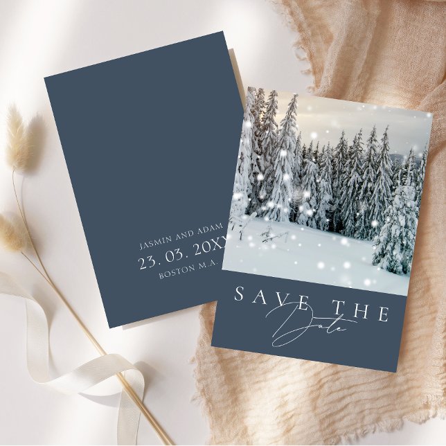 Reserva La Fecha Winter Wonderland Woodland Boda del guión de la ni (Winter Wonderland Woodland Snow Script Wedding Save The Date Card)
