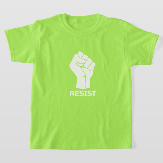 Resistir con puño - en camiseta blanca (Distribución)