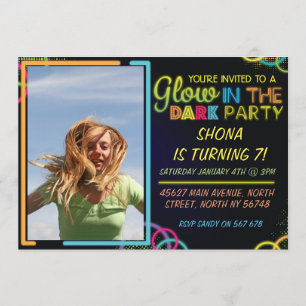 Resplandor en la invitación del cumpleaños de los
