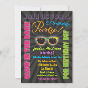 Resplandor en las invitaciones a la fiesta de cump