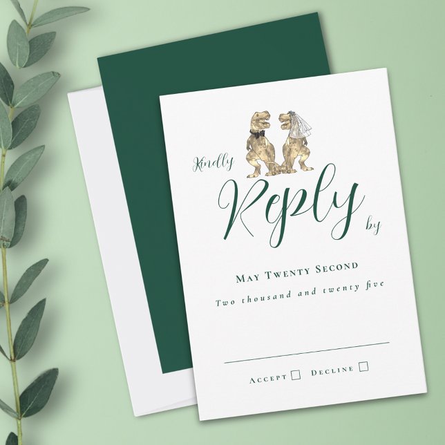Respuesta del Boda del tema de los dinosaurios (T-Rex dino bride and groom funny dinosaur dark green wedding RSVP card elegant script )