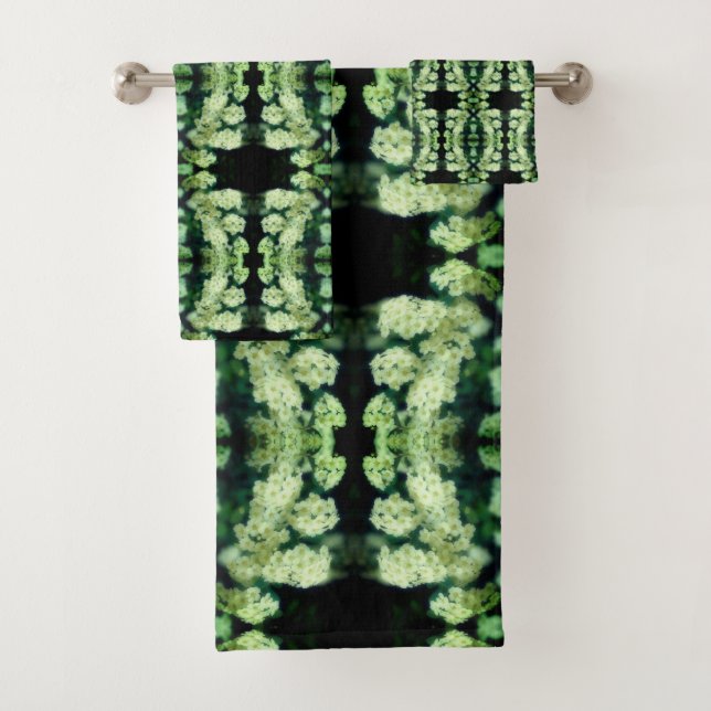 Resumen de Rambling Wild White Roses (In situ)