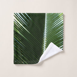 Resumen verde tropical de palmeras que se abruman