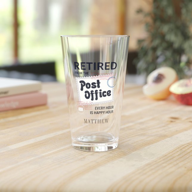 Retiro de trabajador postal Mailman personalizado (Retired Postal Worker Happy Hour Retirement Party Gift Drinking Glass)