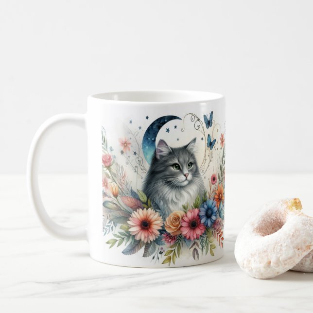 Retrato de gato gris bonito con taza de flores (Con donut)