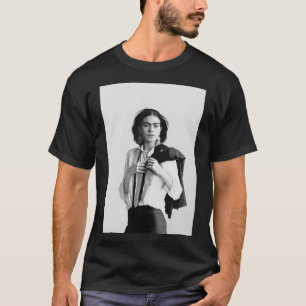 Retro Frida Kahlo con camiseta blanca