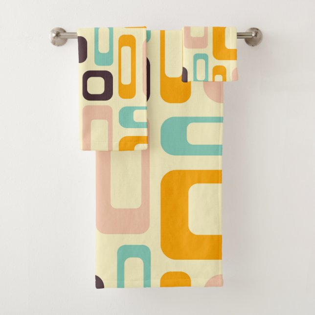 Retro geometric pattern in light beige background (In situ)