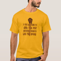 Revuelva el pote lamen la camisa de la cuchara
