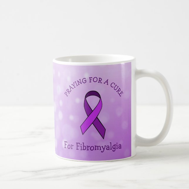 Rezando por una taza de fibromialgia de cura (Derecha)