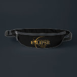 Riñoneras Estado Personalizado moderno 2024 Eclipse solar to<br><div class="desc">Presentamos nuestra moderna camiseta Personalizado Eclipse Solar Total 2024 Texas Black & Gold, una elegante pieza conmemorativa para este extraño evento celestial. esta camiseta captura la elegancia y emoción del eclipse solar total. Con el año 2024 exhibido con audacia, junto con la ubicación de Texas, sirve como un recuerdo atemporal...</div>