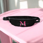 Riñoneras Guión del Chica del nombre del monograma negro ros<br><div class="desc">Añade un toque de color a tu ropa con nuestro Paquete de Fanny Chica del Monograma Rosado Caliente! Con un vibrante diseño rosa rosado caliente, este paquete de patatas se personaliza con su nombre en un elegante tipo de letra para un toque personalizado. Perfecto para llevar lo esencial mientras mantiene...</div>
