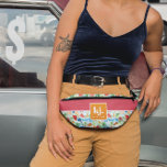 Riñoneras Monograma divertido de estilo veraniego<br><div class="desc">Todas las mujeres necesitan un buen tote para sus necesidades básicas. Ya sea un regalo para la dama de honor, un regalo de cumpleaños o incluso un pequeño y agradable regalo para ti mismo, estos paquetes de patatas son prácticos y elegantes —un combo ganador cada vez. Como cada bolsa puede...</div>