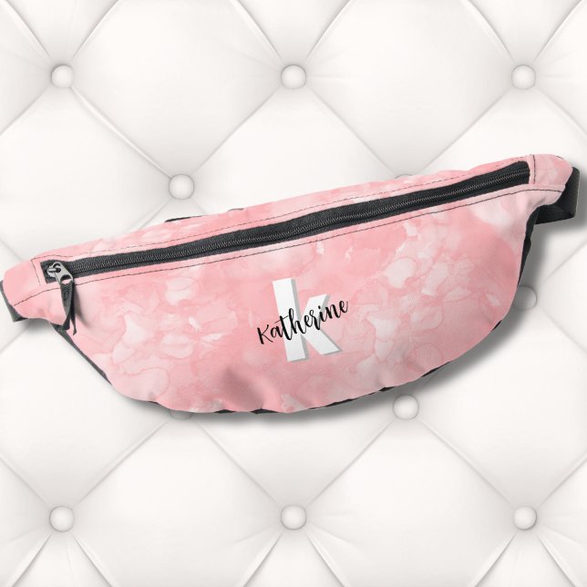 Riñoneras Monograma inicial rosado moderno divertido (Modern Initial Monogram Pink Watercolor Fanny Pack )