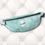 Riñoneras Monograma inicial simple y moderno<br><div class="desc">Cute acuarela moderna Monograma Verde azulado Bebé azul. Un suave fondo de color azul turquesa o azul verde azulado proporciona el lienzo para un lindo y contemporáneo paquete de patas de monograma, con iniciales y nombre. ¡Trabaja para un niño o chica! La paleta de colores blanco y negro del monograma,...</div>