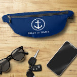 Riñoneras Su nombre Bote o Anclaje Náutico del Puerto Azul<br><div class="desc">Un paquete de aviadores de viajes con temática náutica con tu nombre personalizado, nombre del barco, ubicación de vela favorita, puerto u otro texto deseado. Este moderno y elegante diseño cuenta con un ancla de un barco personalizado resaltado por un anillo de diamantes en blanco. Las bolsas de color azul...</div>
