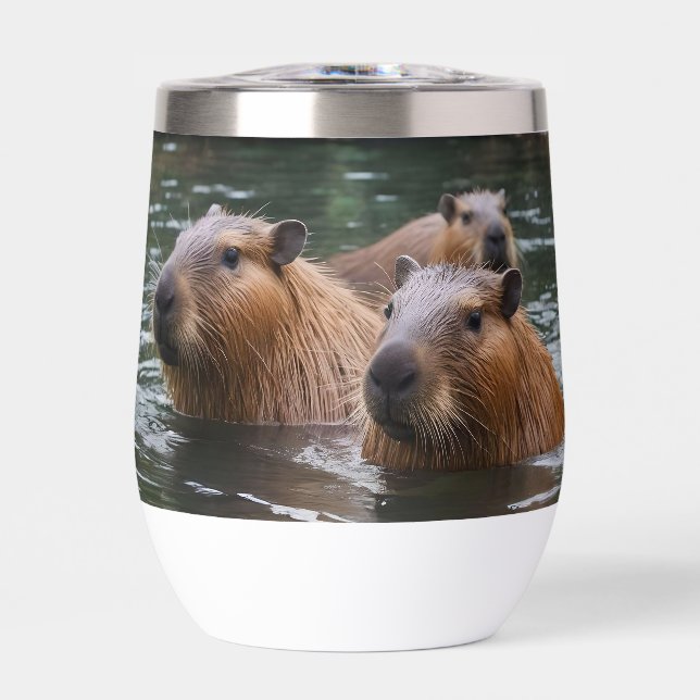 "Río Serenidad: Capybaras Nadando en el Flujo" (Frente)